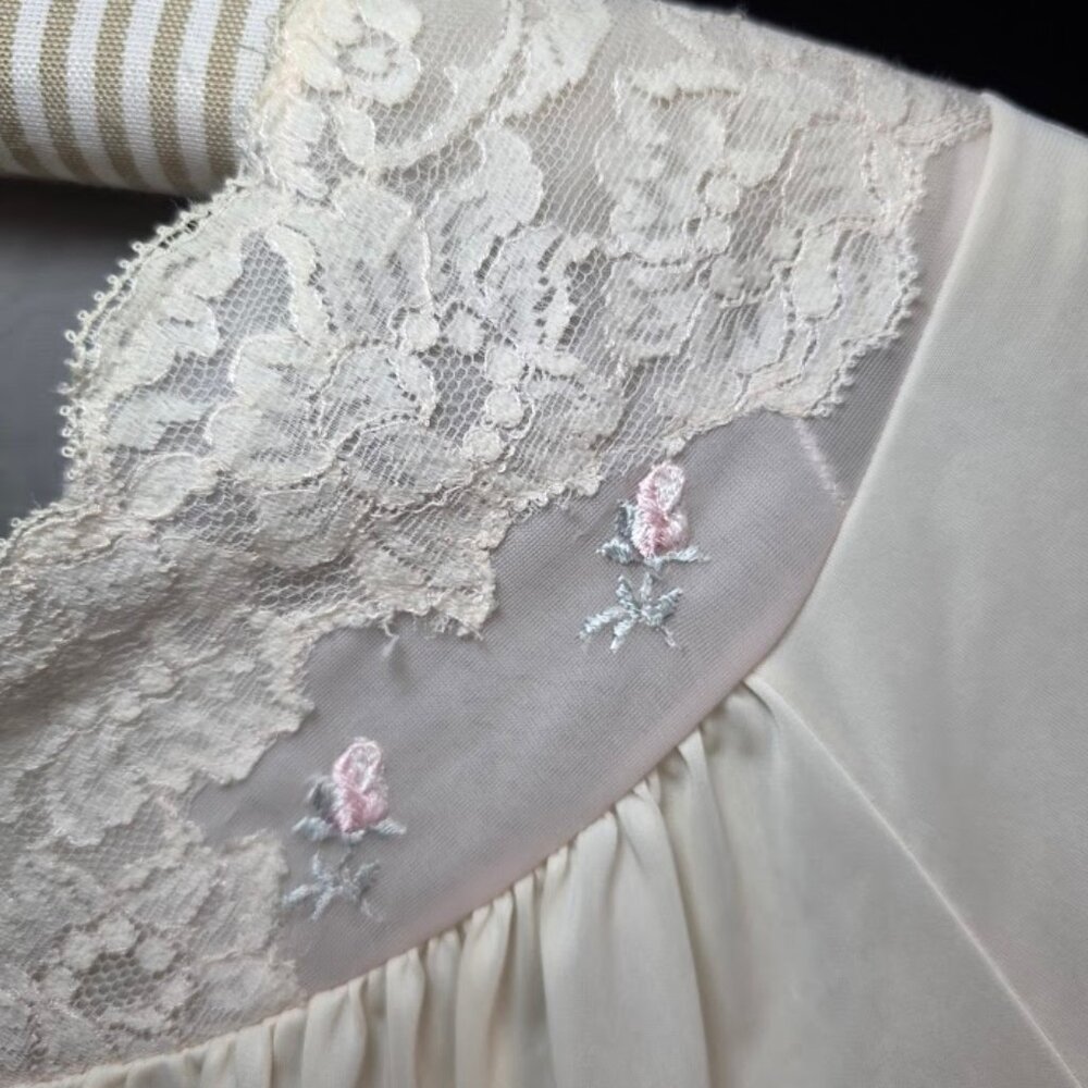 Vintage Shadowline Bed Jacket Pink Lace Trim Embroidered Pink Flowers M - Picture 4 of 12
